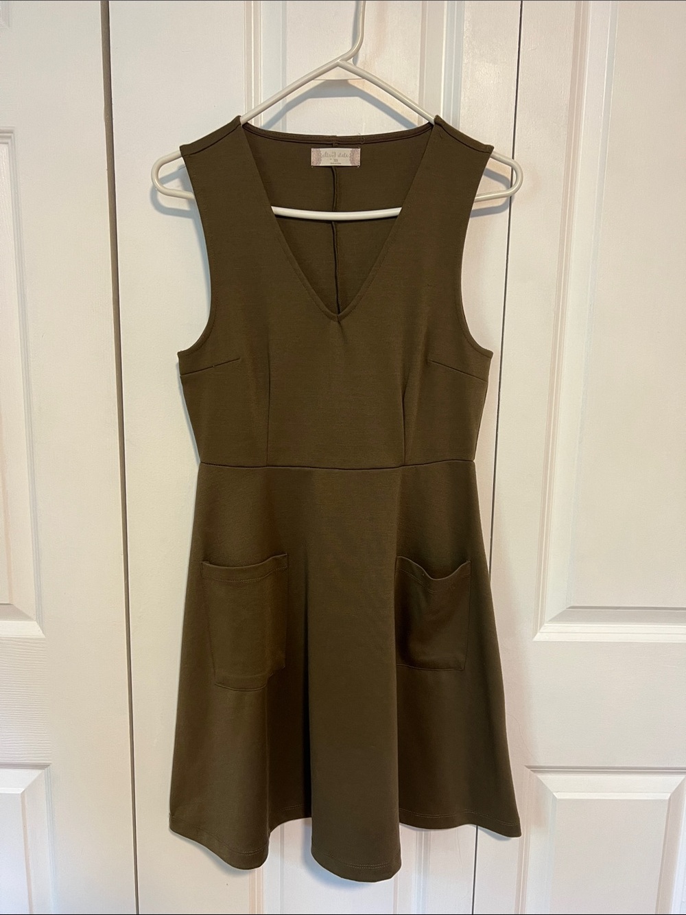 Sleeveless V-Neck Olive Green Pocket Dress